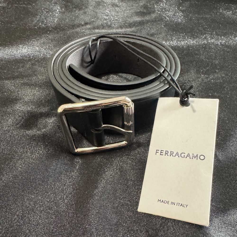 Salvatore Ferragamo Gancini men’s belt in black and size 38